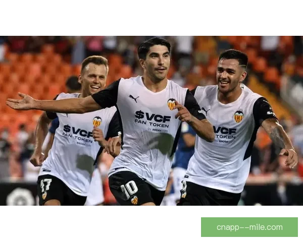 瓦伦西亚依靠青训小将力保西甲中游位置成绩艰难但充满希望